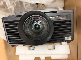 Christie 133-008109-xx Dwu-775-e With 1.2-1.5 1 Short Zoom Lens - Only 260 Hrs